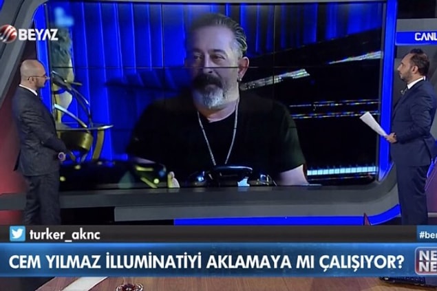 Dün akşam Beyaz TV'de Cem Yılmaz'ın filmlerinde 'illuminati'ye şifreli gönderme yaptığına dair ilginç bir tartışma konusu vardı.