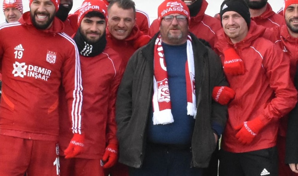 'Sabaha Kadar Burdayım' Diyerek Fenomen Olan Ahmet Abi, Sivasspor Antrenmanına Katıldı!