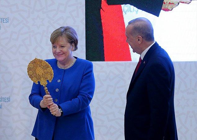 Erdoğan'dan Merkel'e sırçalı saray aynası hediyesi