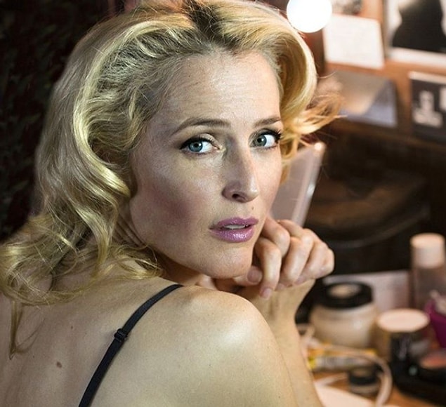 'Sex Education' ın başrol oyuncularından, 51 yaşındaki çıtır Gillian Anderson.