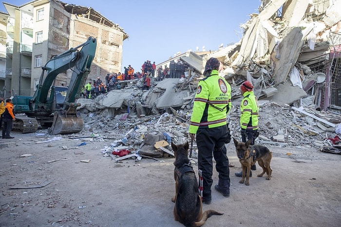 Türkiye'yi Yasa Boğan Deprem: Elazığ 6.5 Büyüklüğünde Sarsıldı