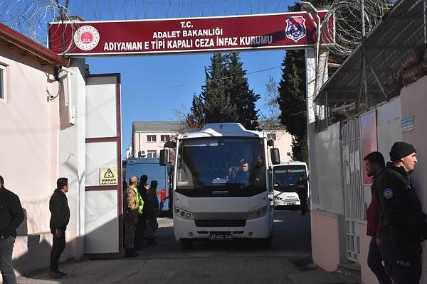 13:10 - Adalet Bakanlığı: Adıyaman Cezaevi'ndeki hükümlü ve tutuklular naklediliyor