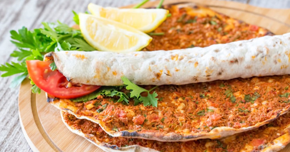 Lahmacun Tarifi: Türk Mutfağının Çıtır Çıtır Lezzeti Lahmacun Nasıl Yapılır?
