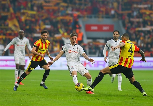 Maçın ikinci yarısında gol sesi çıkmayınca Göztepe sahasında Beşiktaş'ı 2-1 yenmeyi başardı.