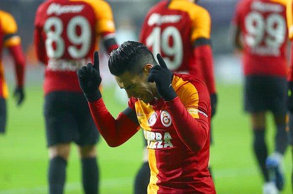 Maçın 26. dakikasında Falcao, Galatasaray'ı 1-0 öne geçiren golü kaydetti.