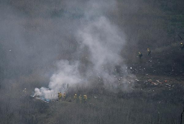 Helikopterin enkazı ve bölgede yürütülen çalışma Reuters tarafından görüntülendi.