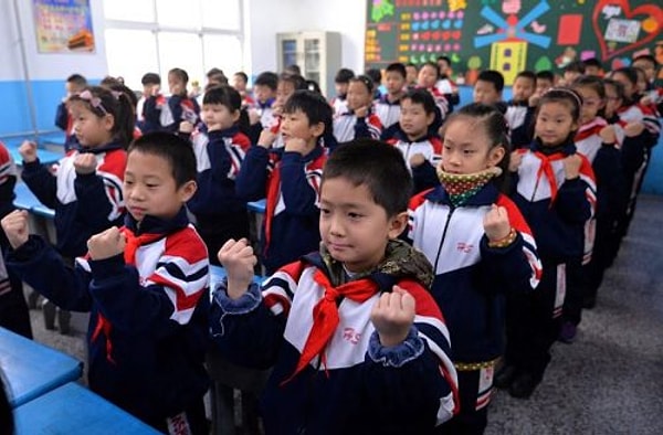 "En ilginci ise Çin’in bazı bölgelerinde ebeveynler çocuklarını bir anaokuluna yazdırmak için birkaç gün öncesinden anaokulunun bahçelerinde çadır kurarak kayıt sırasını yakalamaya çalışıyorlar!"
