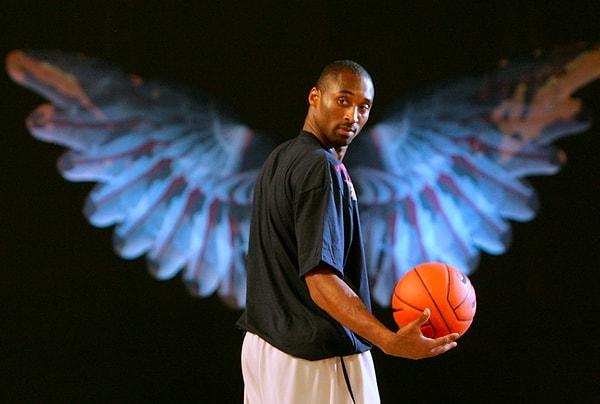 NBA tarihinin gelmiş geçmiş en iyi oyuncuları arasında yer alan Kobe Bryant ve 13 yaşındaki kızı Gianna dün bir helikopter kazası nedeniyle hayatını kaybetti.