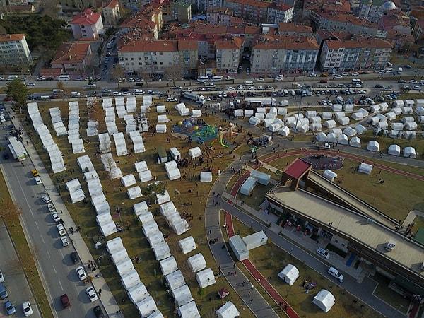 15 binden fazla kişi çadırlarda ve barınma alanlarında kalıyor