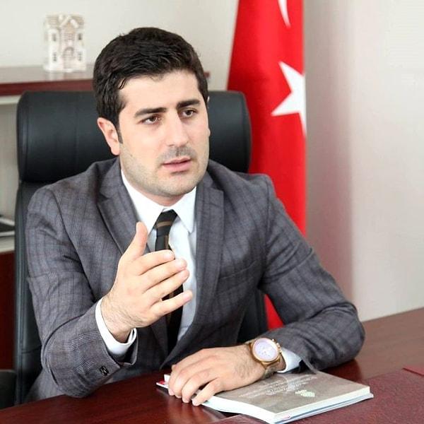 Kendisi de Elazığ'lı olan iş adamı, 2010'da İstanbul Kültür Üniversitesi Hukuk Fakültesi'nden mezun oldu. 2011 yılında avukatlık ruhsatını ve noterlik belgesini aldı.