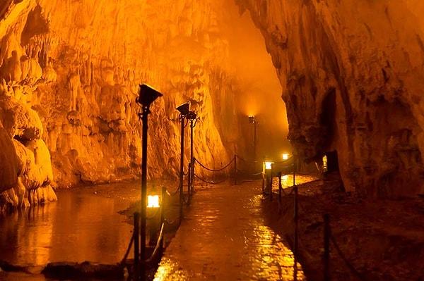 12 ay boyunca turizme açık olan mağaranın, Sulu mağara kısmı 15 Kasım-15 Mayıs tarihleri arasında yarasaların aşırı yoğun olmasından dolayı turizme kapandığını belirtmek isteriz.
