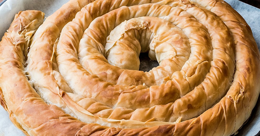 Patatesli Kol Böreği Tarifi: Çıtır Çıtır Nefis Patatesli Kol Böreği Nasıl Yapılır?