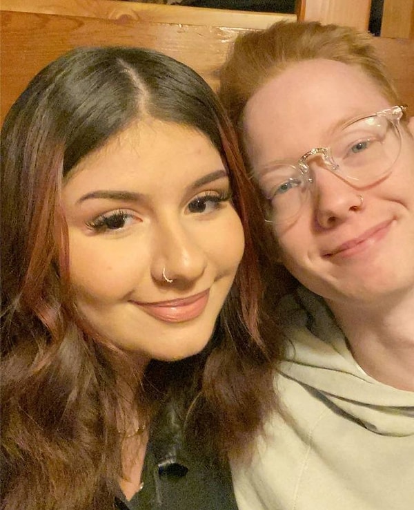 1. «Это Лиам. Он самый лучший друг на свете! Он потратил 200 долларов, чтобы отвезти меня поесть. Люблю его как брата»