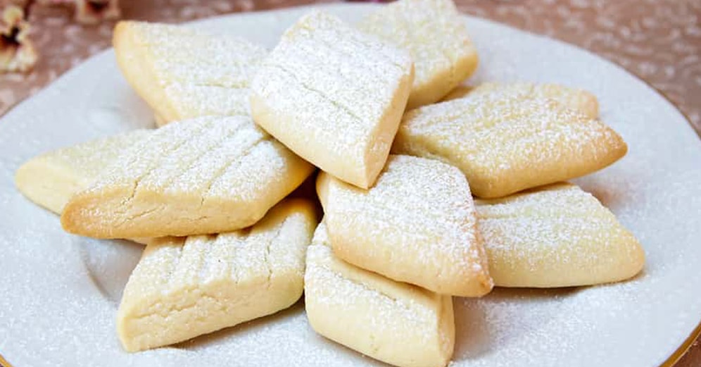 Un Kurabiyesi Tarifi: Ağızda Dağılan Nefis Un Kurabiyesi Nasıl Yapılır?