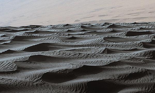 1. Mars kumul yüzeyindeki dalgacıklar