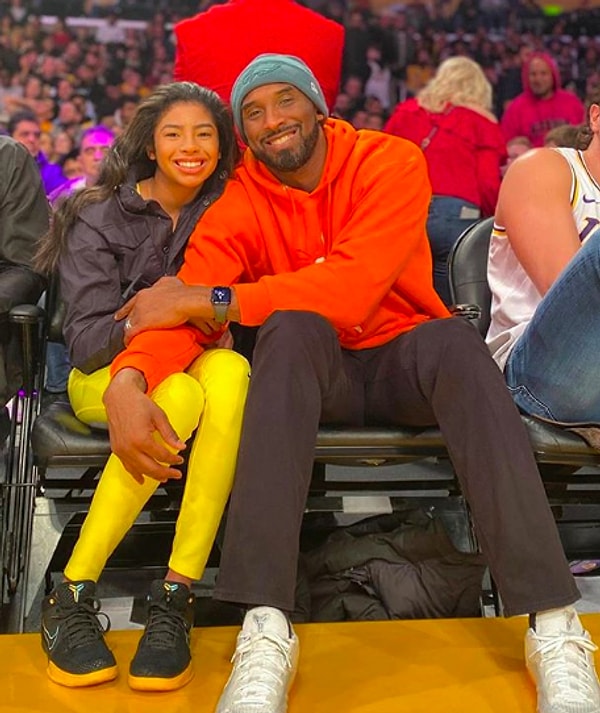 "Большое спасибо за то, что вы вознесли нас в своих молитвах и за любовь к Кобе, Джиджи, Наталье, Бьянке, Капри и ко мне", — написала Ванесса Брайант в Instagram.