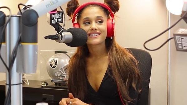 5. Ariana Grande'ye katıldığı bir radyo programında "Eğer son kez makyaj yapmak ve telefonun arasında kalsan hangisini seçerdin?" diye sorulmuştu.