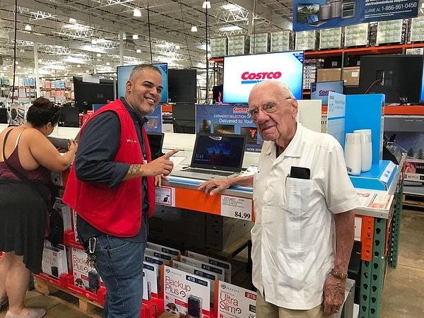 1. "Bugün babama bir dizüstü bilgisayar almak için Costco markete götürdüm...."