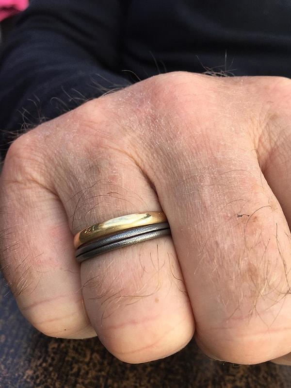 8. "5 yaşındayken babama bir anahtar halkasından yüzük vermiştim. Aradan 22 yıl geçmiş ve o yüzüğü hala takıyor."