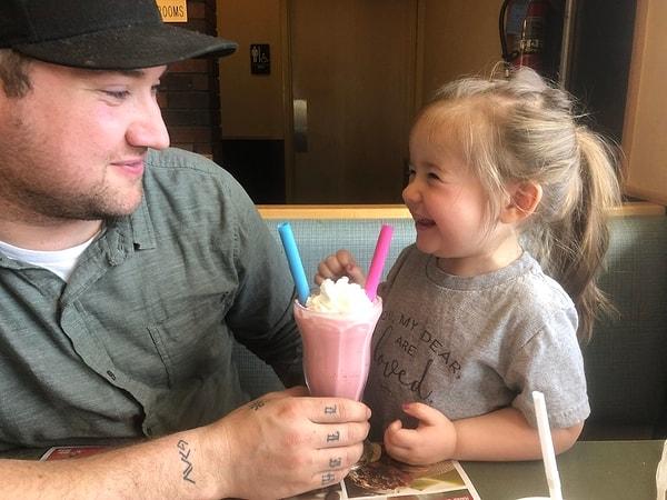 24. "Babam ve ben birlikte hep milkshake içmeye giderdik. Ben de kızımla ilk kez milkshake içmeye gittim."