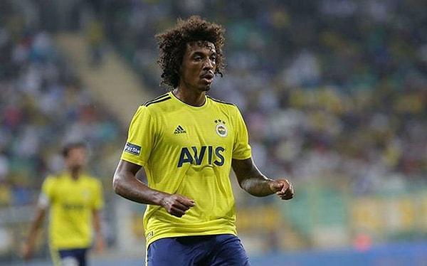 90+7. dakikada Fenerbahçe'de Luiz Gustavo, itirazları nedeniyle ikinci sarı karttan kırmızı kart gördü.