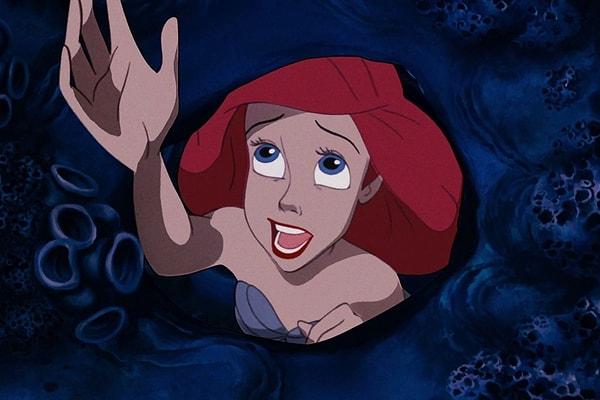 6. Jodi Benson 'Part of Your World'ü, Ariel'in sesinde daha derin ve yalnız bir ton yakalayabilmek için sessiz ve karanlık bir odada kaydetti.