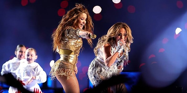 Но главным событием ночи стало то, что Дженнифер Лопес и Шакира выступали вместе на мероприятии в Майами.