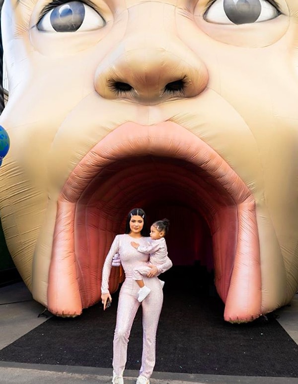 Тема дня рождения снова была обозначена как "мир Сторми", а в качестве девиза была выбрана "2 лучше, чем 1".