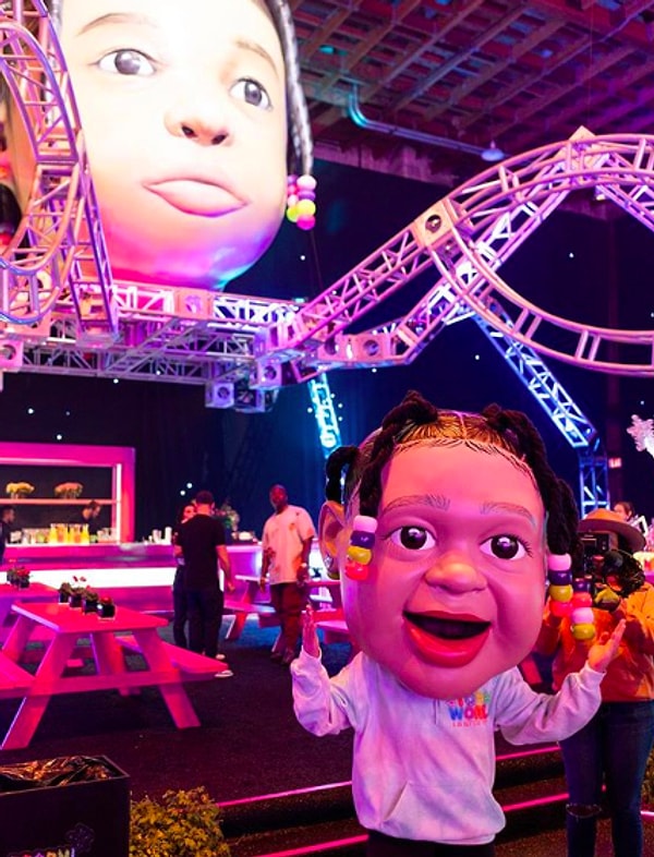 Повсюду предметы с лицом Сторми