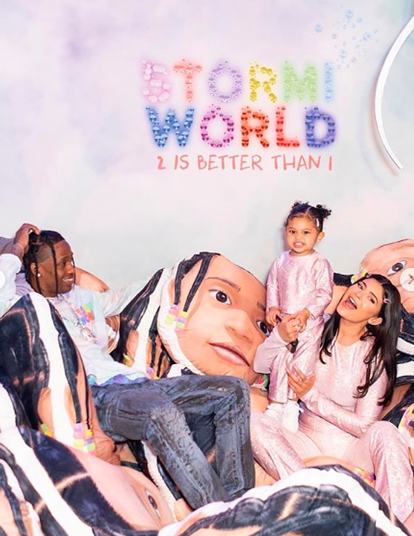 Трэвис в этот день не отлучался от дочери ни на шаг ❤️