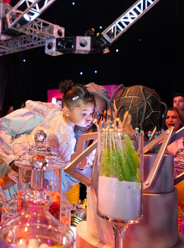 Интересно, что загадала девочка, у которой все есть?!