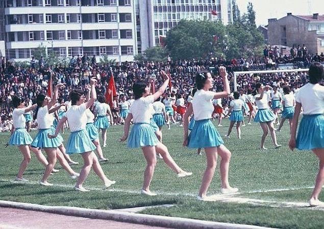 19 Mayıs Atatürk'ü Anma, Gençlik ve Spor Bayramı kutlamalarından bir kare, 1975.
