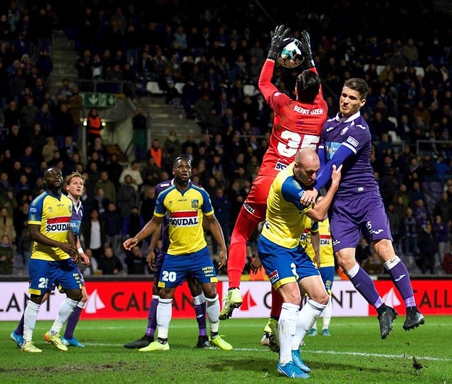 Belçika 2. Ligi'nde Westerlo'nun deplasmanda Beerschot-Wilrijk'e 1-0 kaybettiği maçta Berke Özer 90 dakika kalesini korudu. Barış Alıcı ise 72. dakikada oyuna dahil oldu.