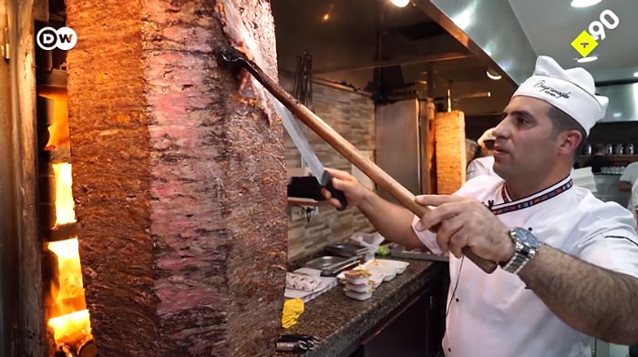 Döner Kapışması: Türkiye Döneri vs. Almanya Döneri