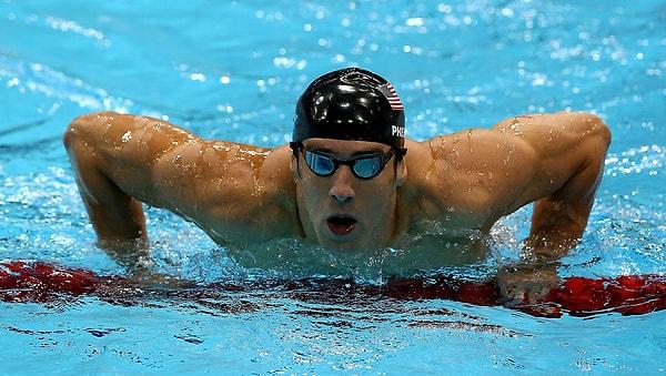 Bu gördüğünüz, Olimpiyatlarda birden fazla madalya kazanan yüzücü Michael Phelps.