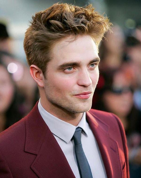 Pattinson'ın gözleri, kaşları, çenesi, burnu, dudakları ve genel yüz şekli diğer ünlüler ile karşılaştırıldı.