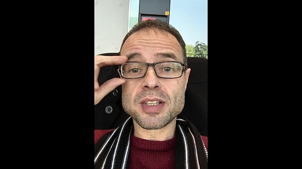 Майк Мью (Mike Mew), ортодонт в третьем поколении, обещает исправить проблемы с челюстью без хирургического вмешательства, наполнителя или ортодонтического лечения.