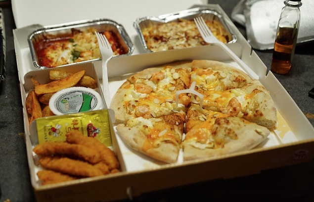 Restoranlarda çocuk menüleri neredeyse hiç yoktur. Olanlarda da sadece pizza ve nugget vardır.