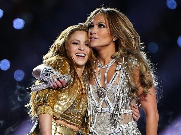 2. Shakira ile Jennifer Lopez Super Bowl'u yaktı geçti!