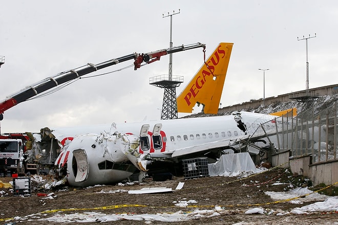 Sabiha Gökçen'deki Kaza: Boeing Heyeti Uçağı İnceledi, Enkaz Kaldırılıyor