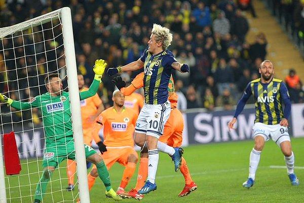Süper Lig'de Fenerbahçe'nin iç sahadaki 5 maçlık galibiyet serisi, bu skorla sona ererken; Alanyaspor'un yenilmezlik serisi de 7 maça çıktı.
