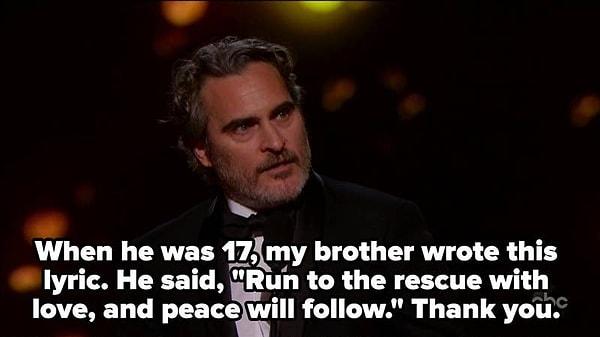 3. En İyi Erkek Oyuncu Oscarı’nı kazanan Joaquin Phoenix yaptığı konuşmasında hayatını kaybeden kardeşi River'ı andı.