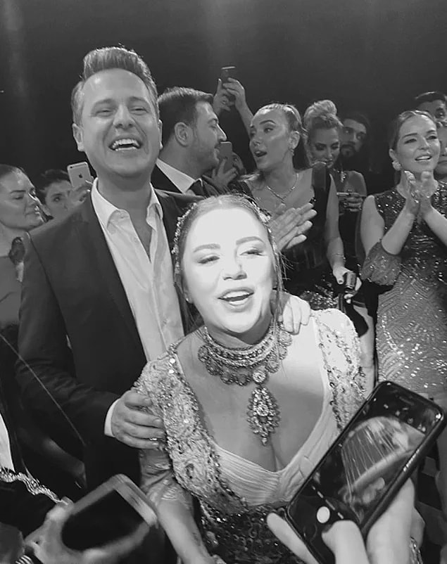 Geçtiğimiz hafta yaptıkları kına gecesiyle gündem olan Merve Özbey ve Kenan Koçak, geri sayıma başlamış, düğün için son hazırlıkları yapıyorlardı.