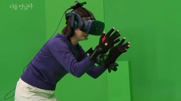 В тот момент, когда мама и дочь встретились в виртуальной реальности, никто в студии не смог удержать слезы.