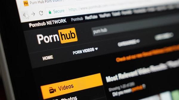 Rose'un videolarına benzeyen "uyuyan ergene tecavüz" gibi başlıklar ve görüntülerin hala sitelerinde olduğunu söyleyen yetkiliye Pornhub'ın cevabı ise hayret verici: