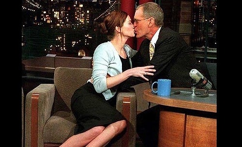 Julia Roberts ve David Letterman'ın Tesadüfen Başlayan Ancak Her Programda Gelenek Haline Gelen Öpüşme Ritüelleri!