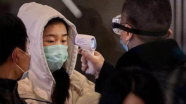 1 Aralık'ta Çin'in Wuhan kentinde ortaya çıkan ve şimdiye kadar dünyanın dört bir yanına yayılan Coronavirüs, her geçen gün can almaya devam ediyor. Henüz hangi hayvandan insana geçtiği tam olarak saptanamayan virüsün, Huanan Balık Toptancı Hali’nde ortaya çıktığı söylenmişti.