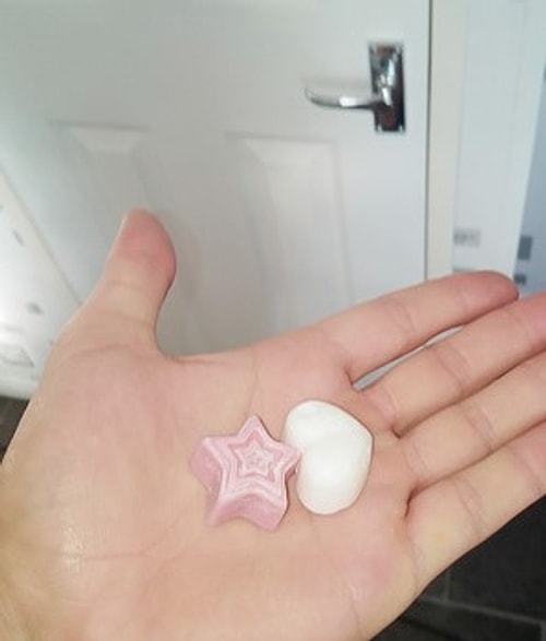 Sıradan bir mum çantanızı dış etkenlerden korumanıza yardım eder.