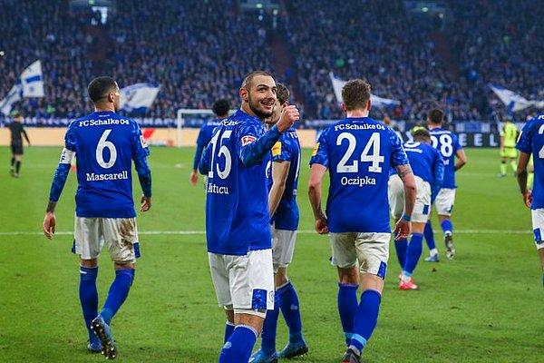 Almanya Bundesliga'nın 21. haftasında Schalke 04, sahasında konuk ettiği Paderborn ile 1-1 berabere kaldı. Schalke'nin tek golünü Ahmed Kutucu attı.