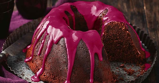 Pancar Soslu Kek Tarifi: Rengiyle Gözlerden Kalp Çıkaran Nefis Pancar Soslu Kek Nasıl Yapılır?